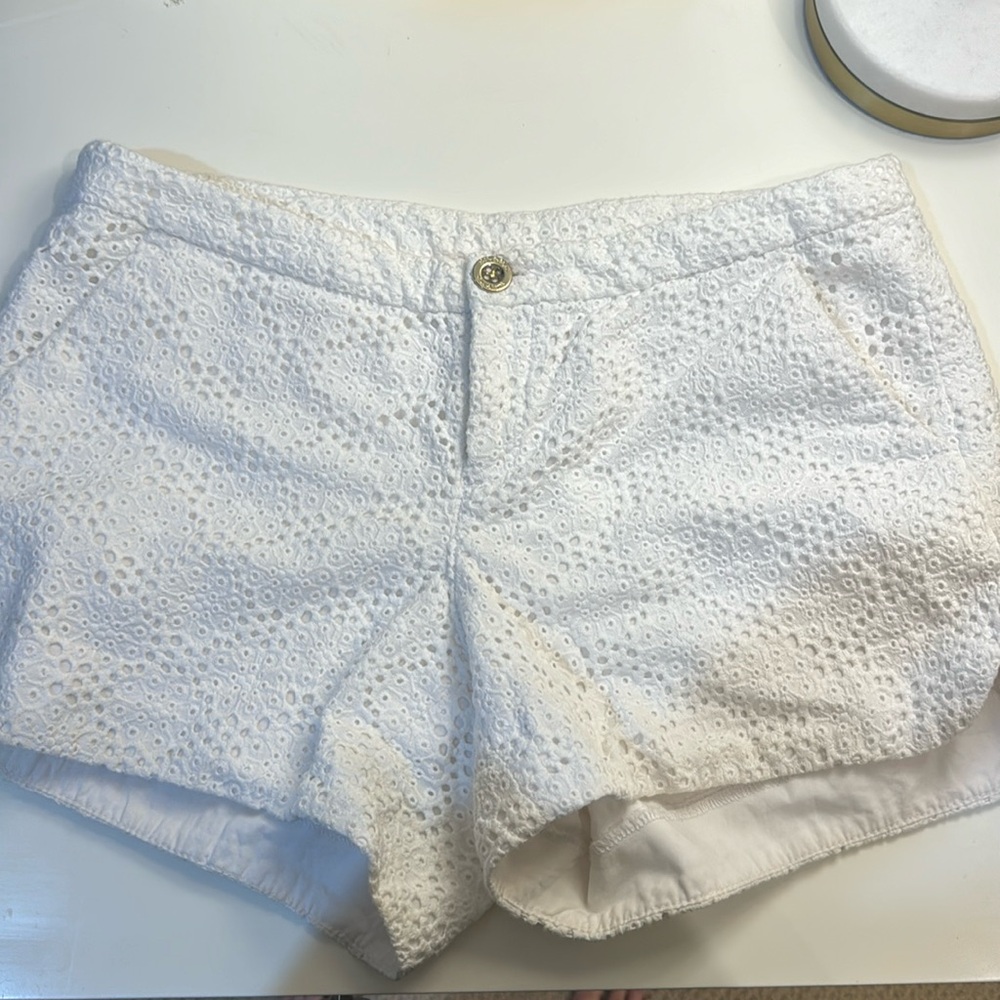 Lilly Pulitzer- White Patterned Shorts- Size 0